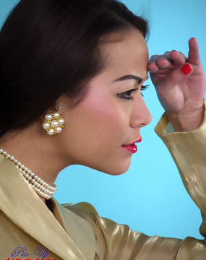 18 year old girl Hailey Little takes off yoga attire to stand naked